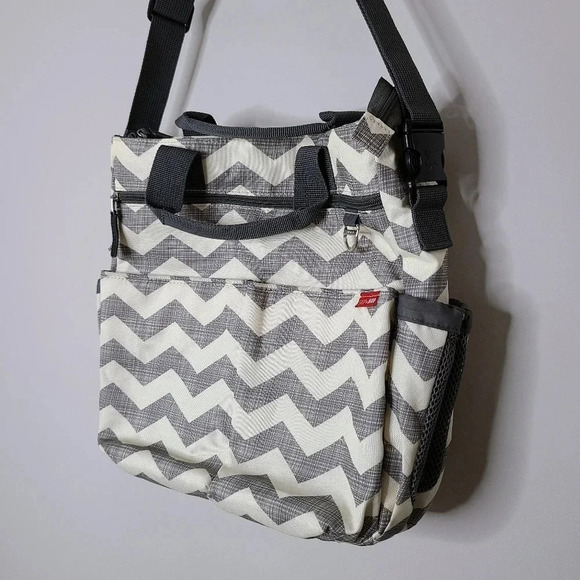 Skip Hop Chevron Diaper Bag - Picture 3 of 9